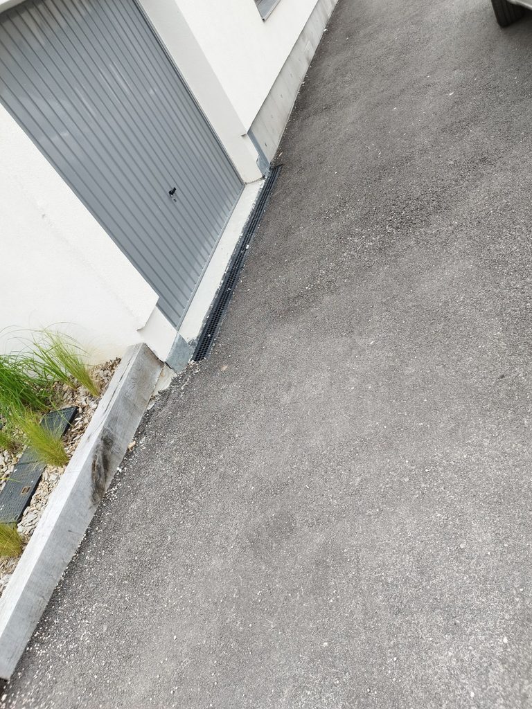 Portes de garage à Lyon Porte de garage motorisée à Lyon – intervention SDA
