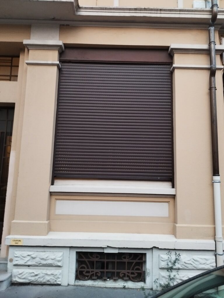 Volet roulant extérieur réparé
