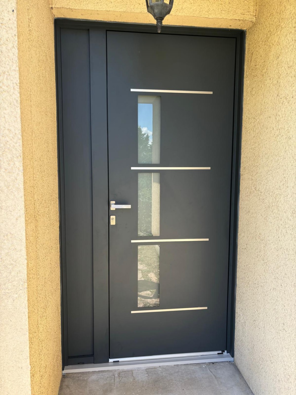 Porte d’entrée aluminium anthracite