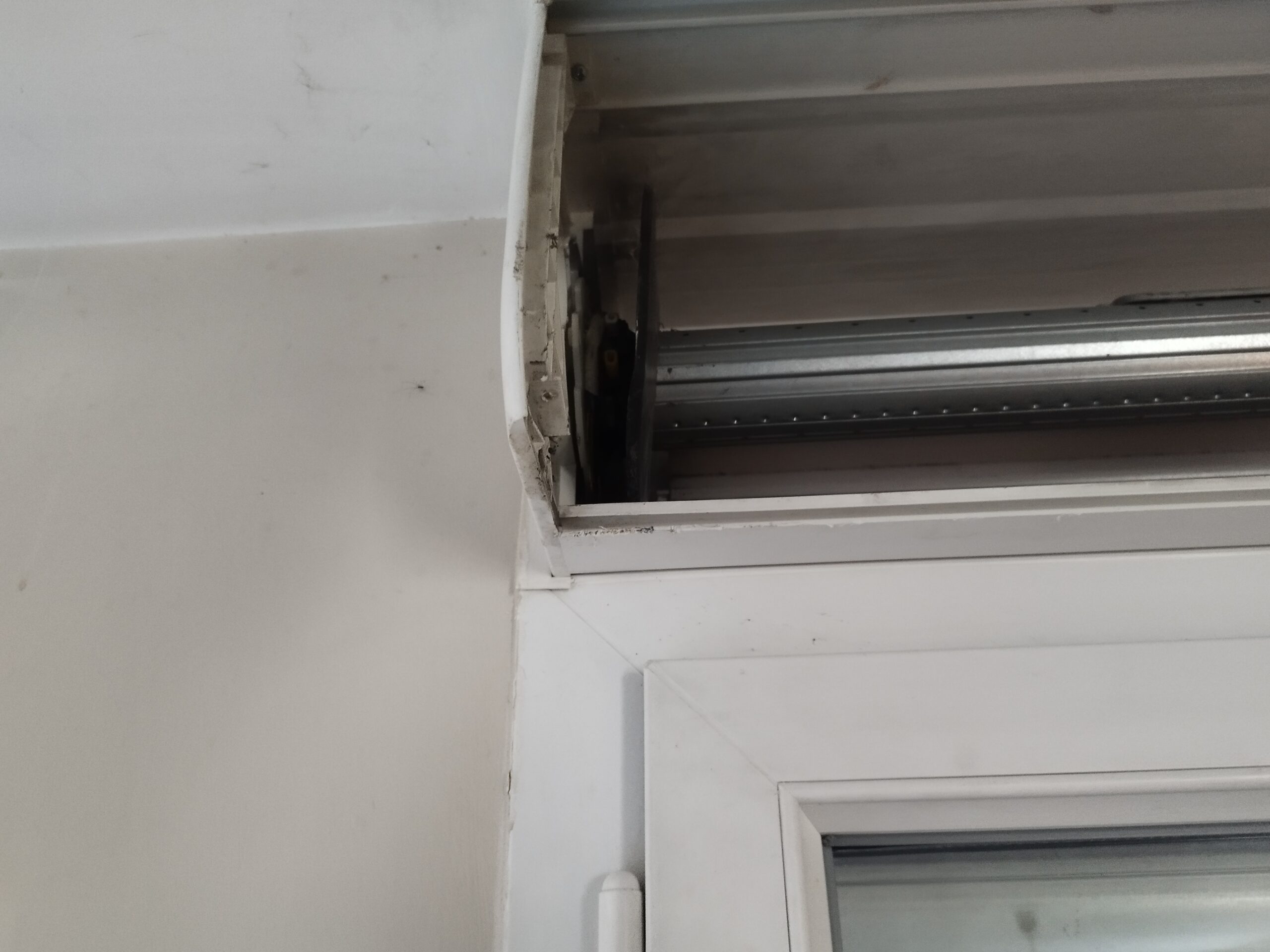 Dépannage volet roulant Bron | SDA Réparation d’axe et de moteur de volet roulant à Bron